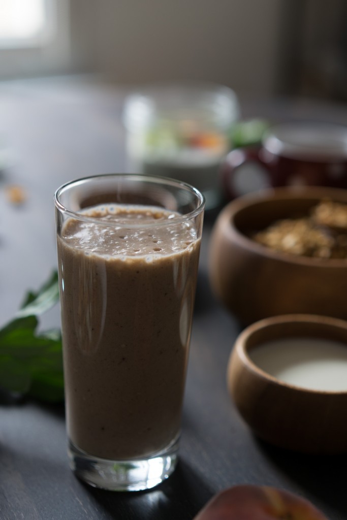 Milkshake vegan à la banane et au sésame noir