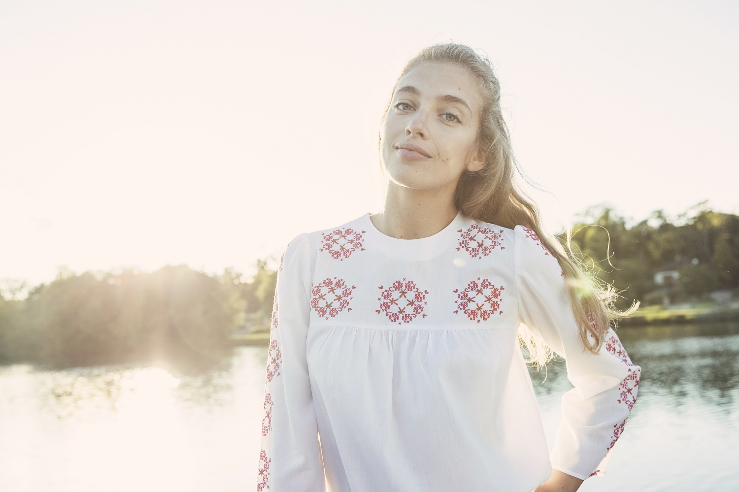 Une tenue d'automne pour femme, un look mode de seconde main